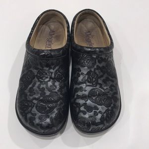 Alegria Leather Sugar Skull & Roses clog
